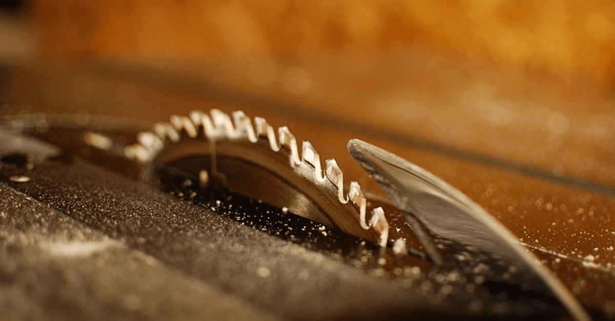 9 Easy Steps On How To Change a Table Saw Blade 2024