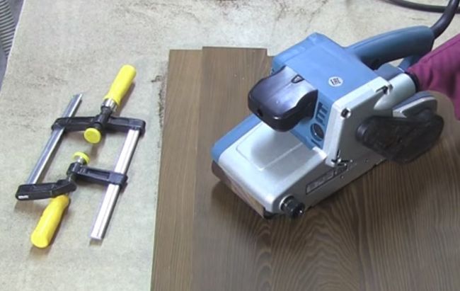 How to Use a Belt Sander 1