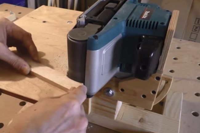 How to Use a Belt Sander 3