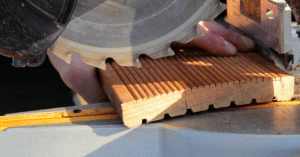 how to cut a straight line with a circular saw featured image